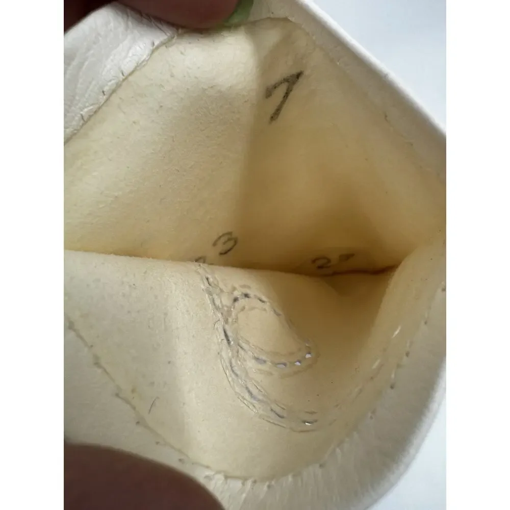 Size 7 Vintage White Leather Ladies Gloves Embroidered Cutout Design Bridal NEW